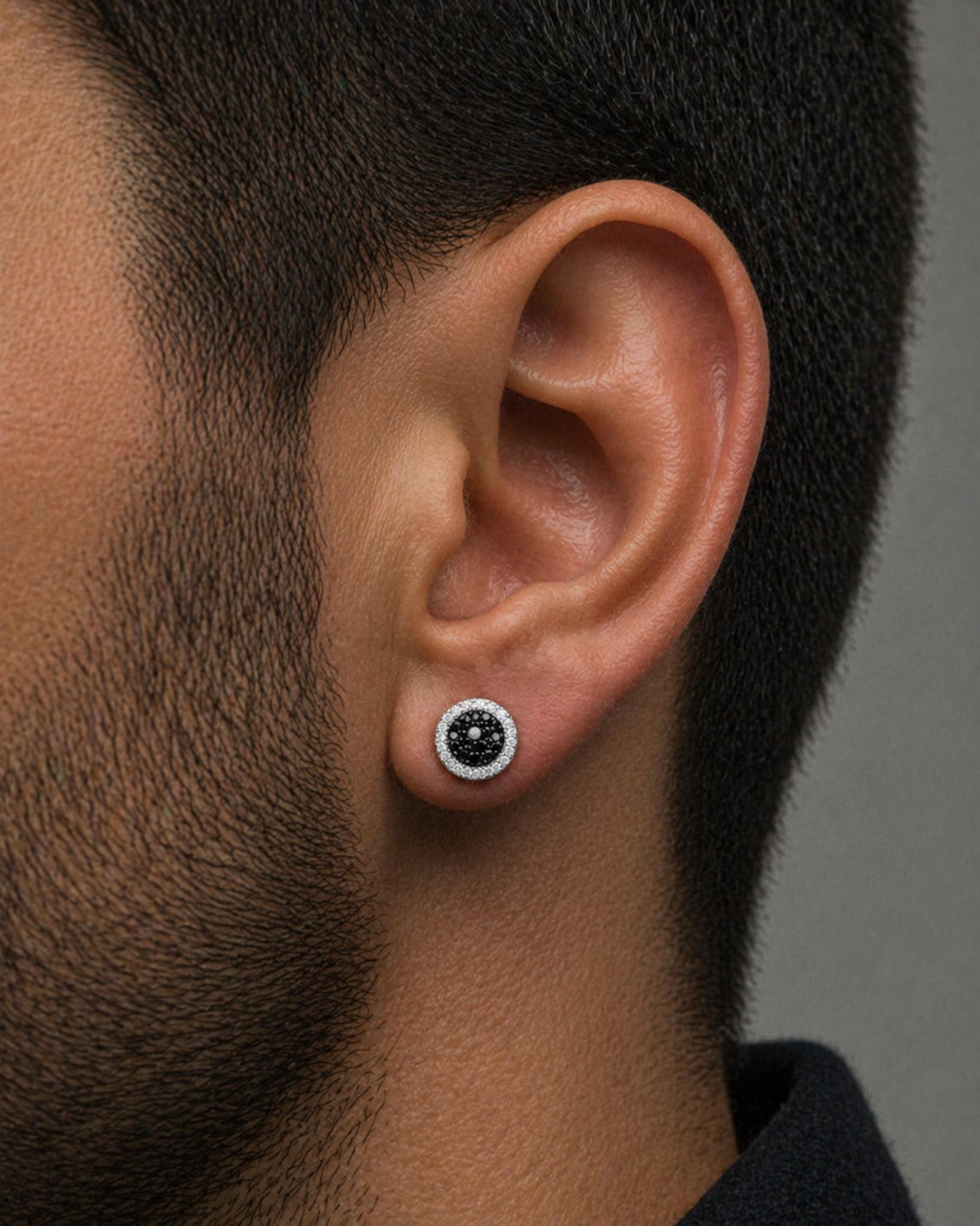 dark center studs